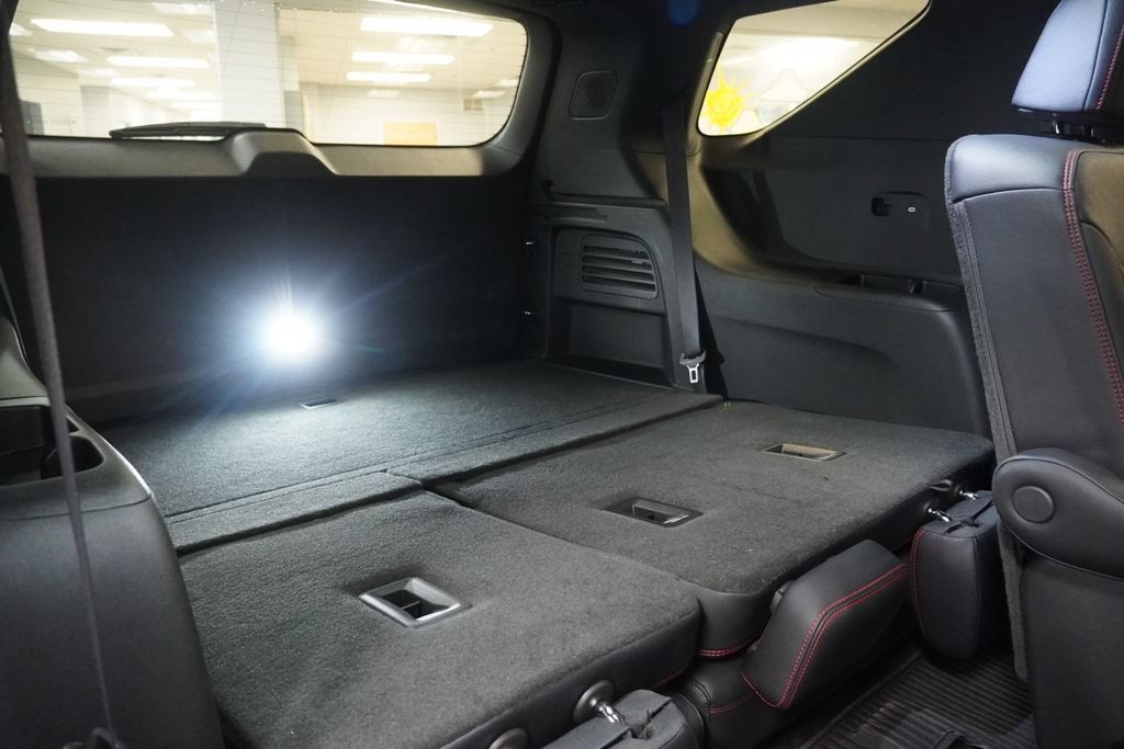 Used 2025 Chevrolet Traverse RS w/ LPO, Floor Liner Package AWD/4WD image 36