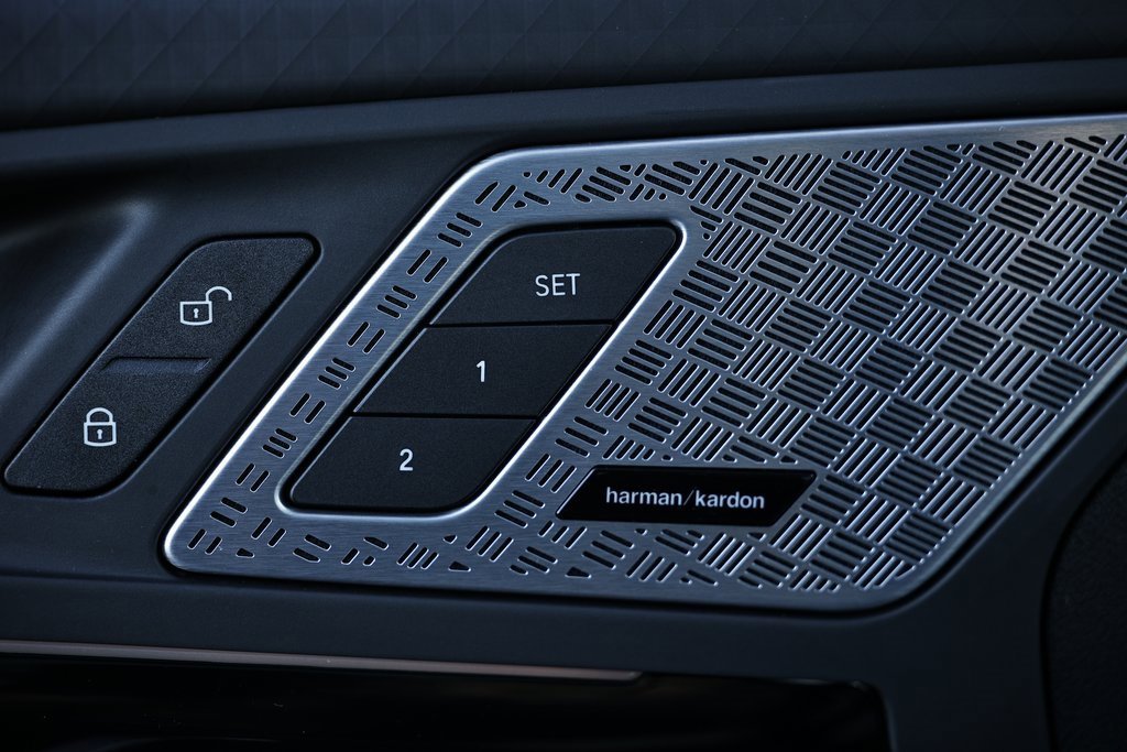 Certified 2025 BMW X2 xDrive28i w/ Technology Package image 17