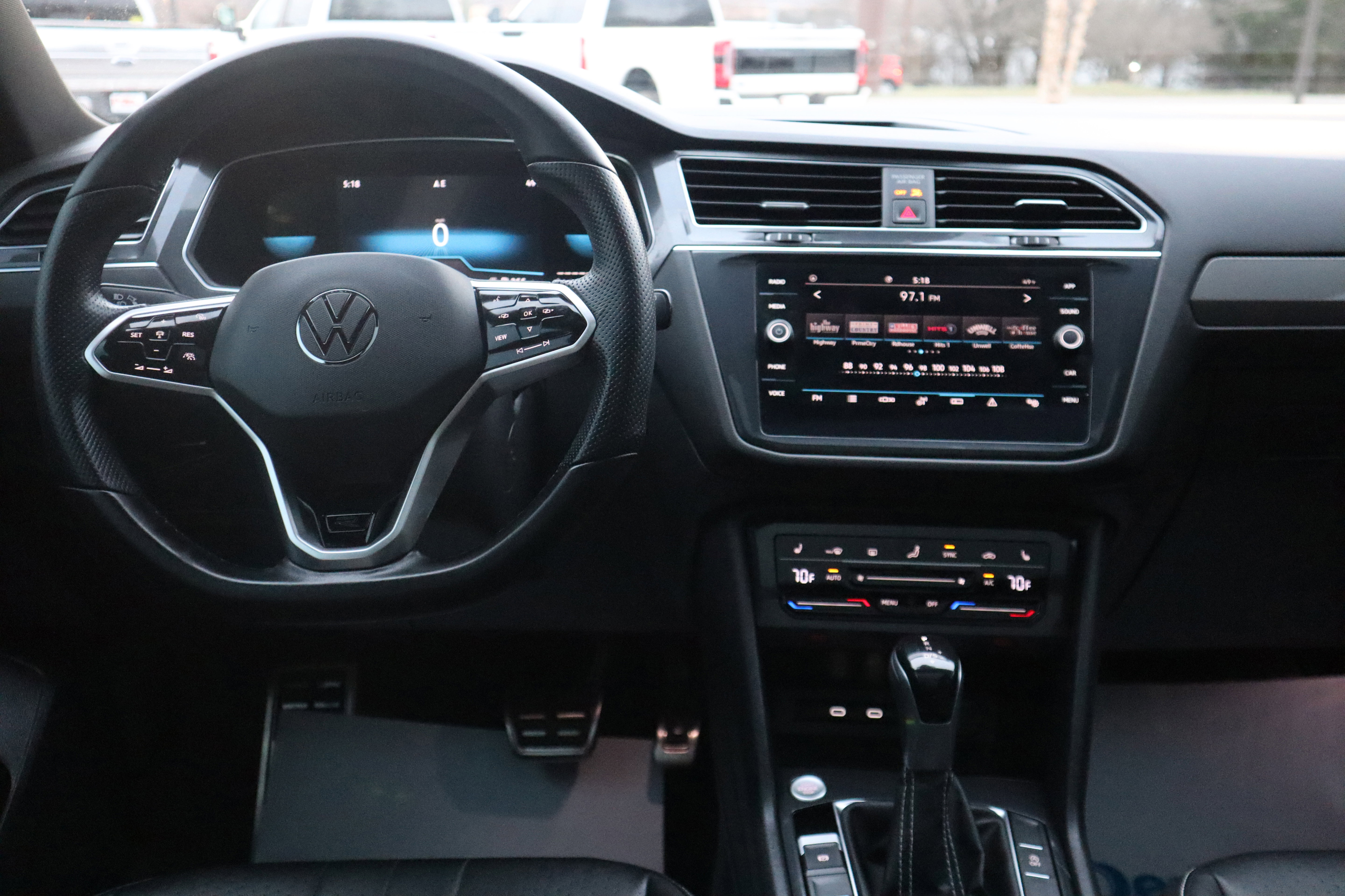 Used 2023 Volkswagen Tiguan SE R-Line image 12