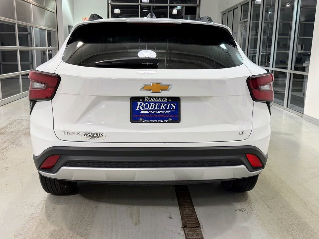 Used 2025 Chevrolet Trax LT w/ LT Convenience Package image 4