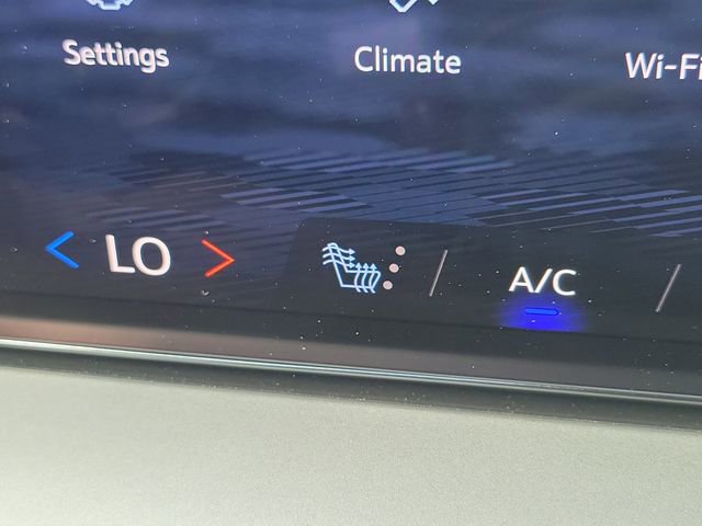 Used 2024 Chevrolet Traverse LT w/ Midnight/Sport Edition image 25