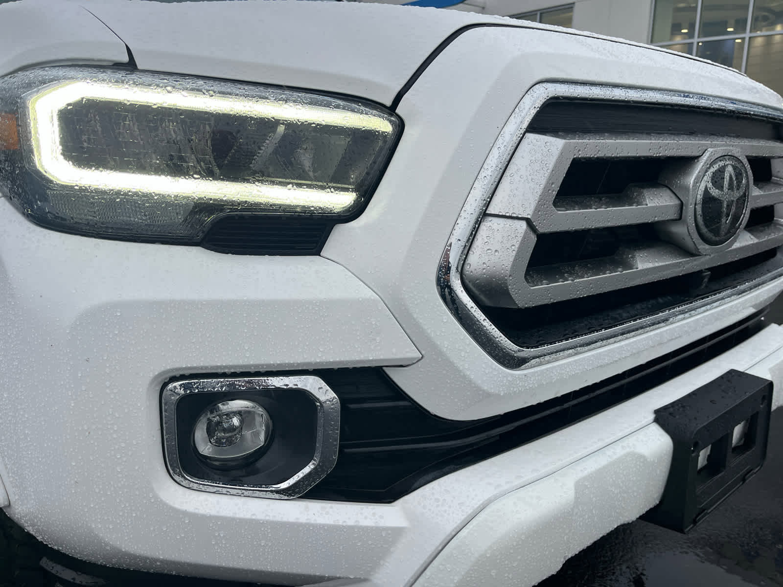 Used 2020 Toyota Tacoma Limited image 43