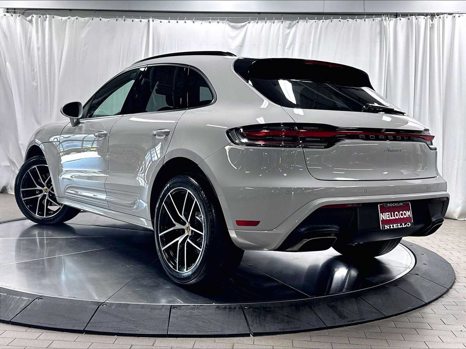 Used 2026 Porsche Macan AWD/4WD image 3