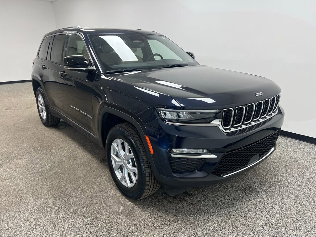 Used 2023 Jeep Grand Cherokee Limited w/ Trailer Tow Prep Group (B) image 17