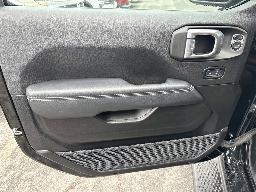 Used 2022 Jeep Wrangler Unlimited Sahara w/ Cold Weather Group image 15