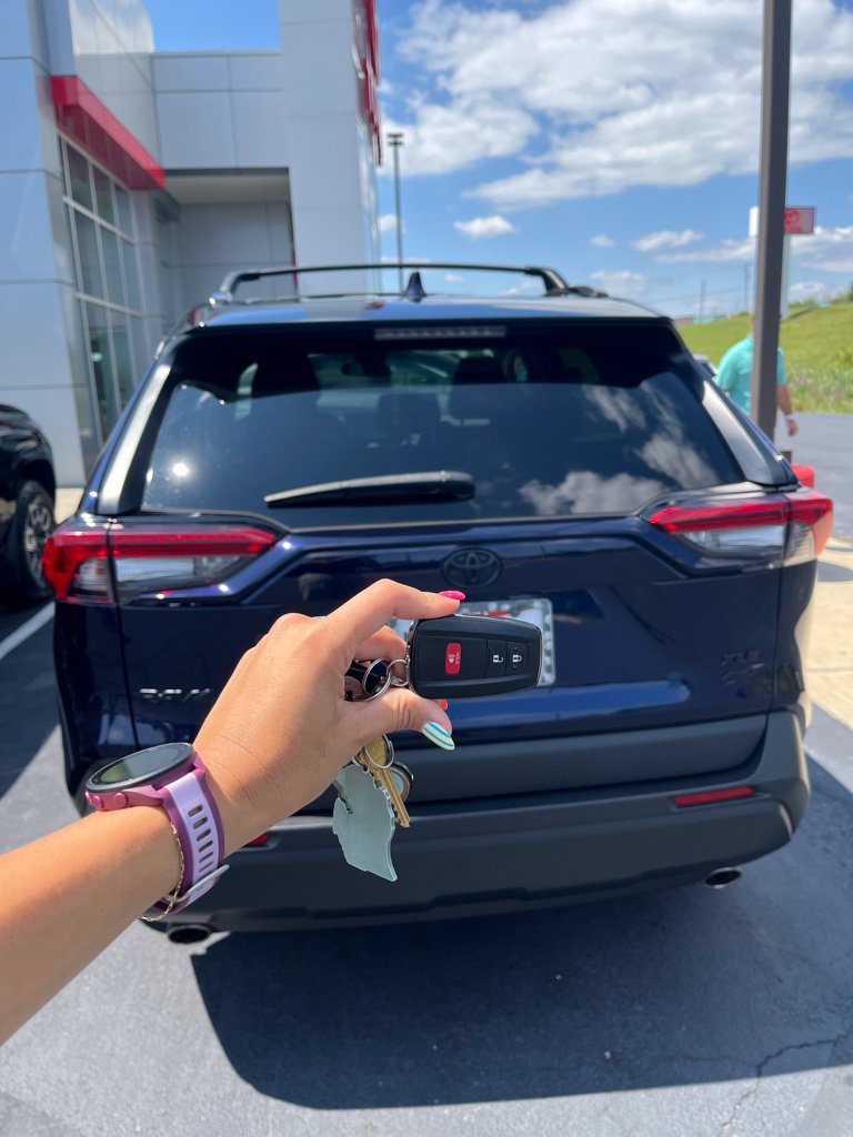 Used 2020 Toyota RAV4 XLE w/ All Weather Liner Package AWD/4WD image 9