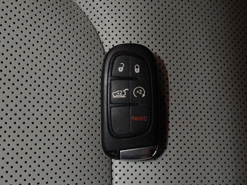 Used 2019 Jeep Cherokee Limited w/ Technology Group FWD image 32