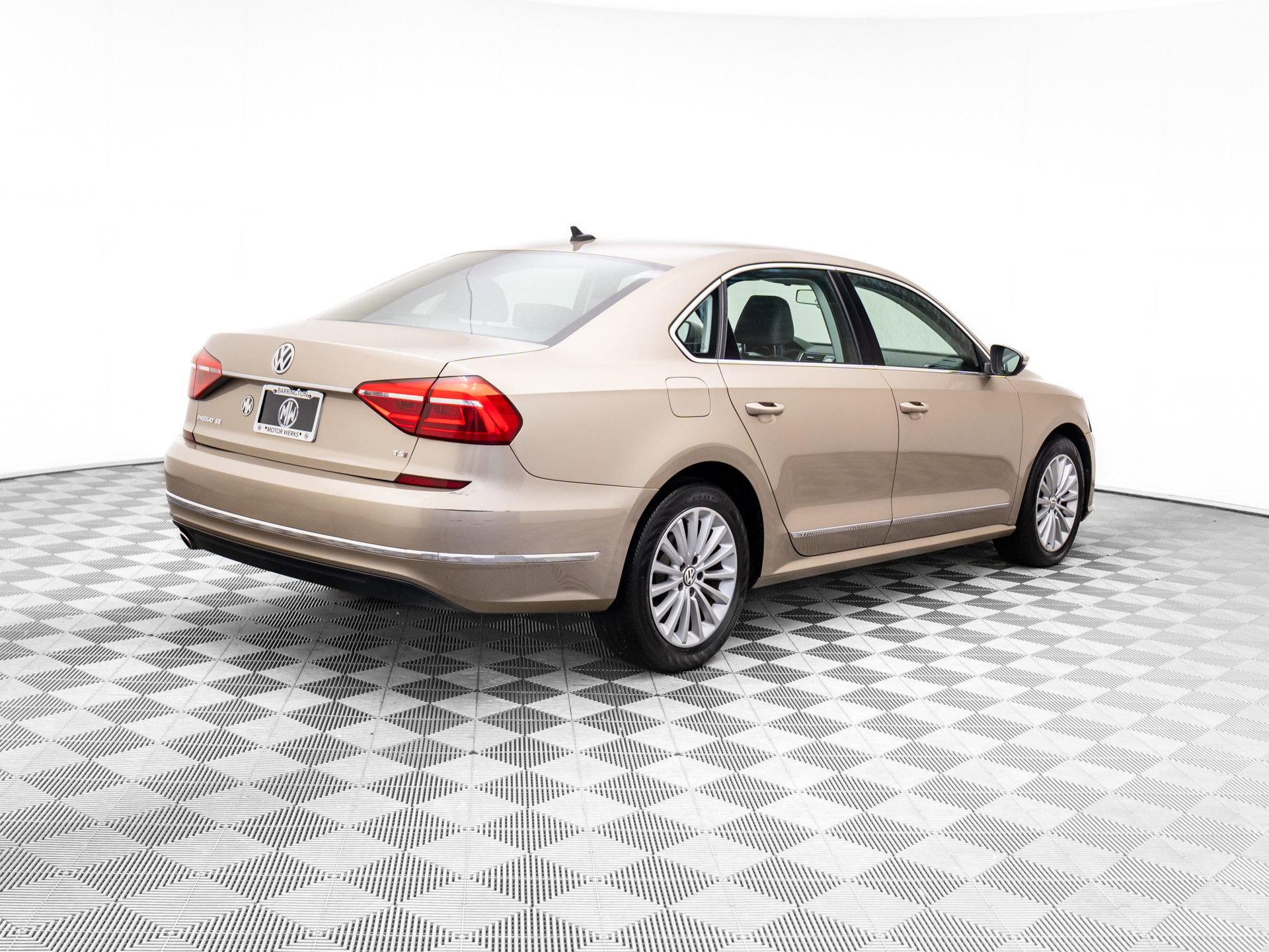 Used 2016 Volkswagen Passat 1.8T SE image 5