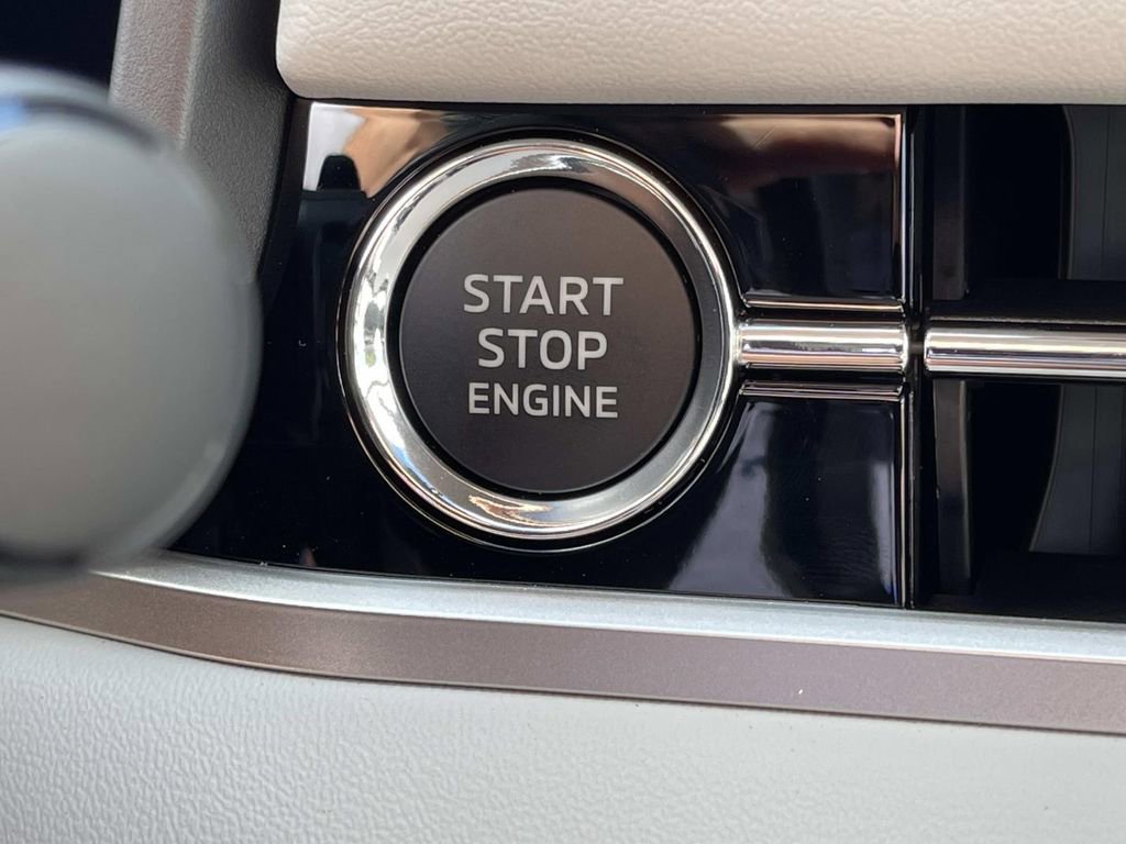 New 2025 Mitsubishi Outlander SEL image 32