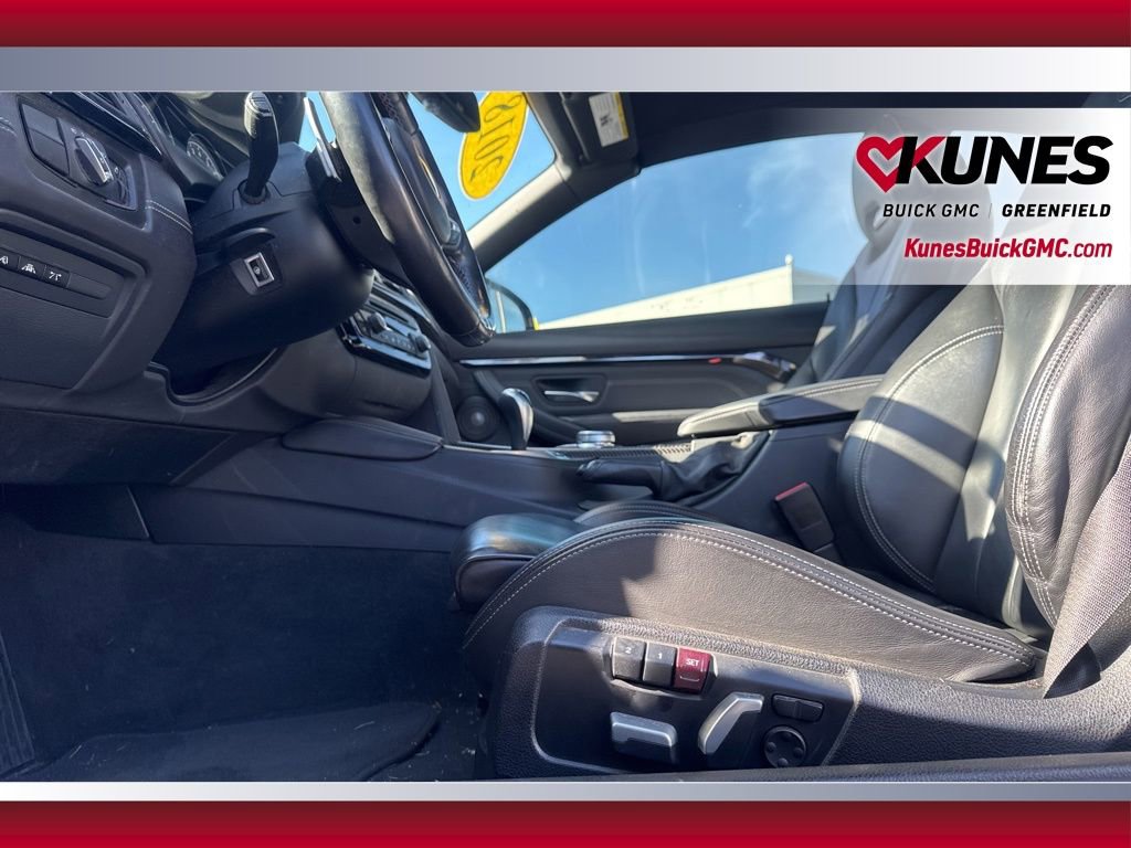 Used 2018 BMW M4 Convertible image 21