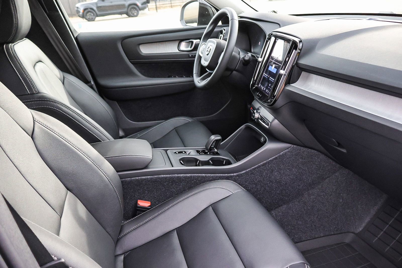New 2026 Volvo XC40 B5 Core w/ Climate Package image 17
