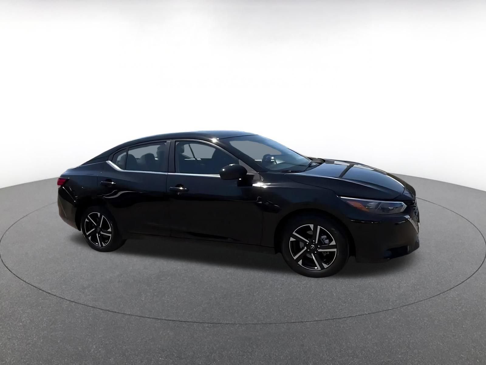 Used 2025 Nissan Sentra SV FWD image 2