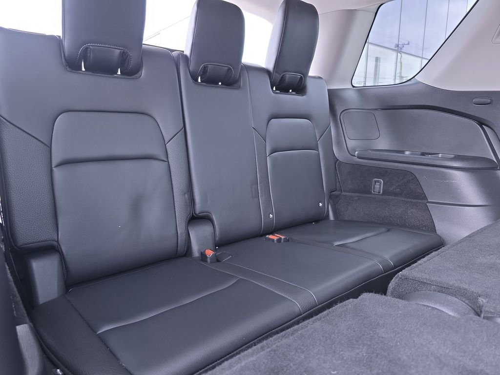 Used 2023 Nissan Pathfinder SL w/ Black Appearance Package image 14