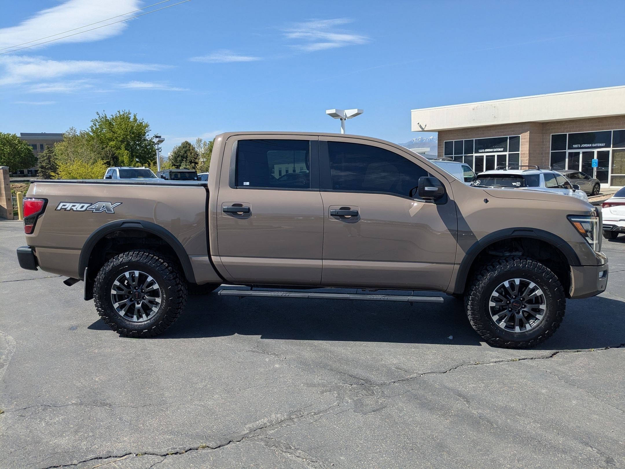 Used 2021 Nissan Titan PRO-4X w/ Pro-4x Convenience Package AWD/4WD image 6
