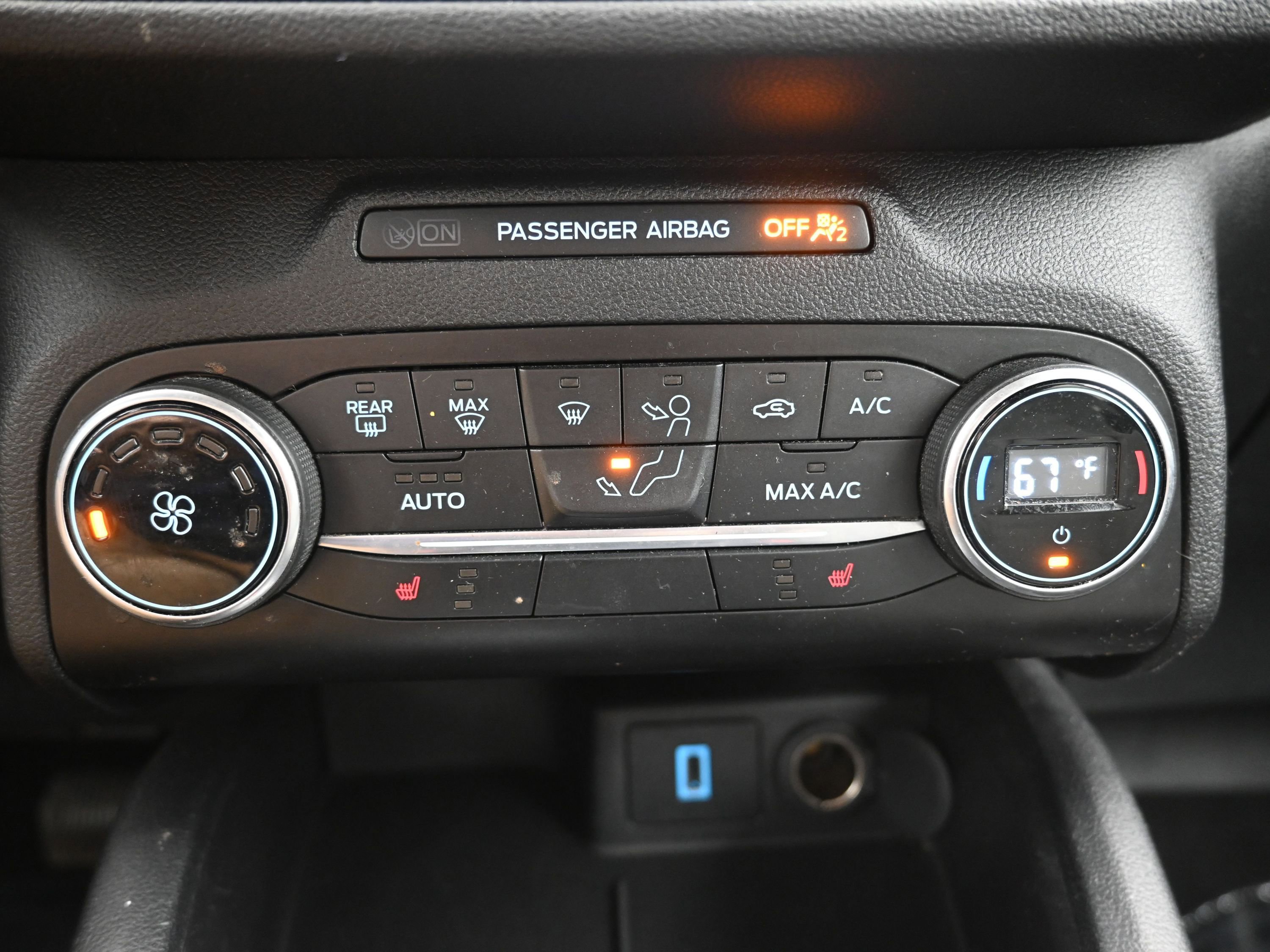 Used 2020 Ford Escape SE image 18