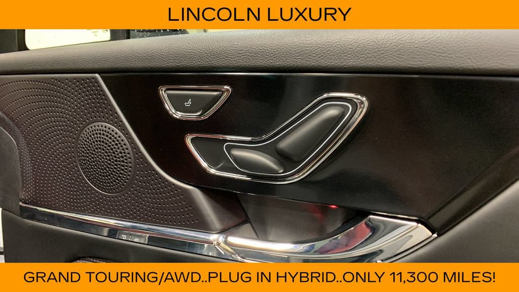 Used 2025 Lincoln Corsair Grand Touring w/ Towing Package AWD/4WD image 12