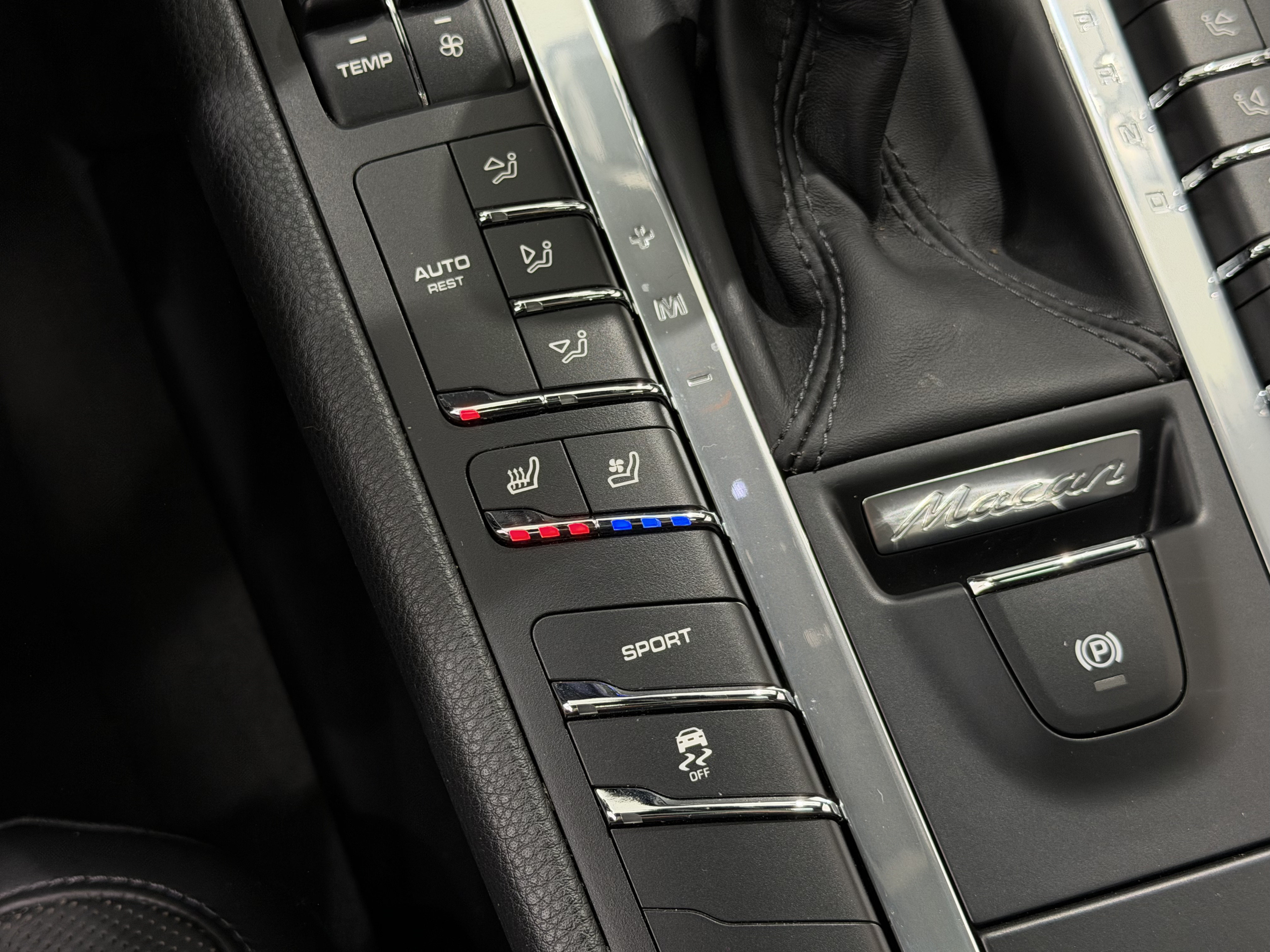 Certified 2018 Porsche Macan AWD/4WD image 38