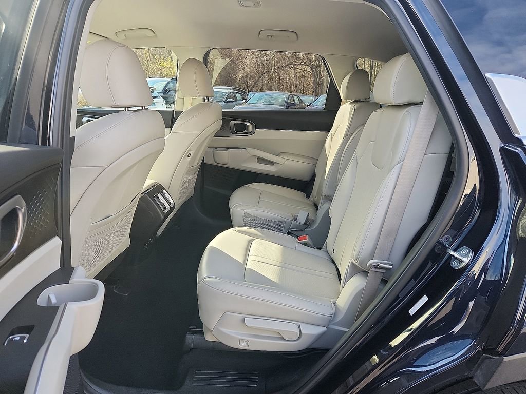 Used 2023 Kia Sorento EX image 10