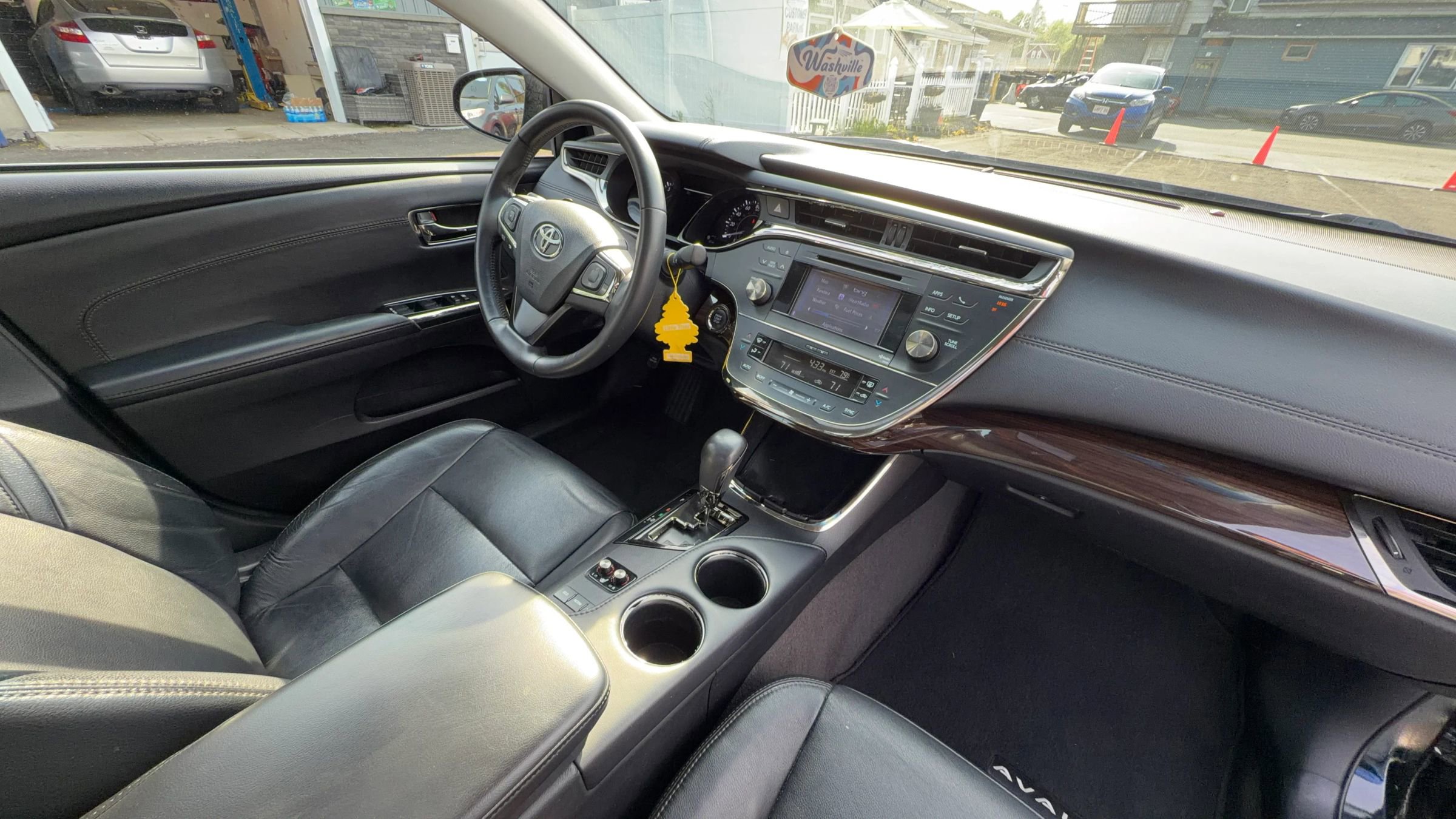 Used 2013 Toyota Avalon XLE Touring FWD image 23