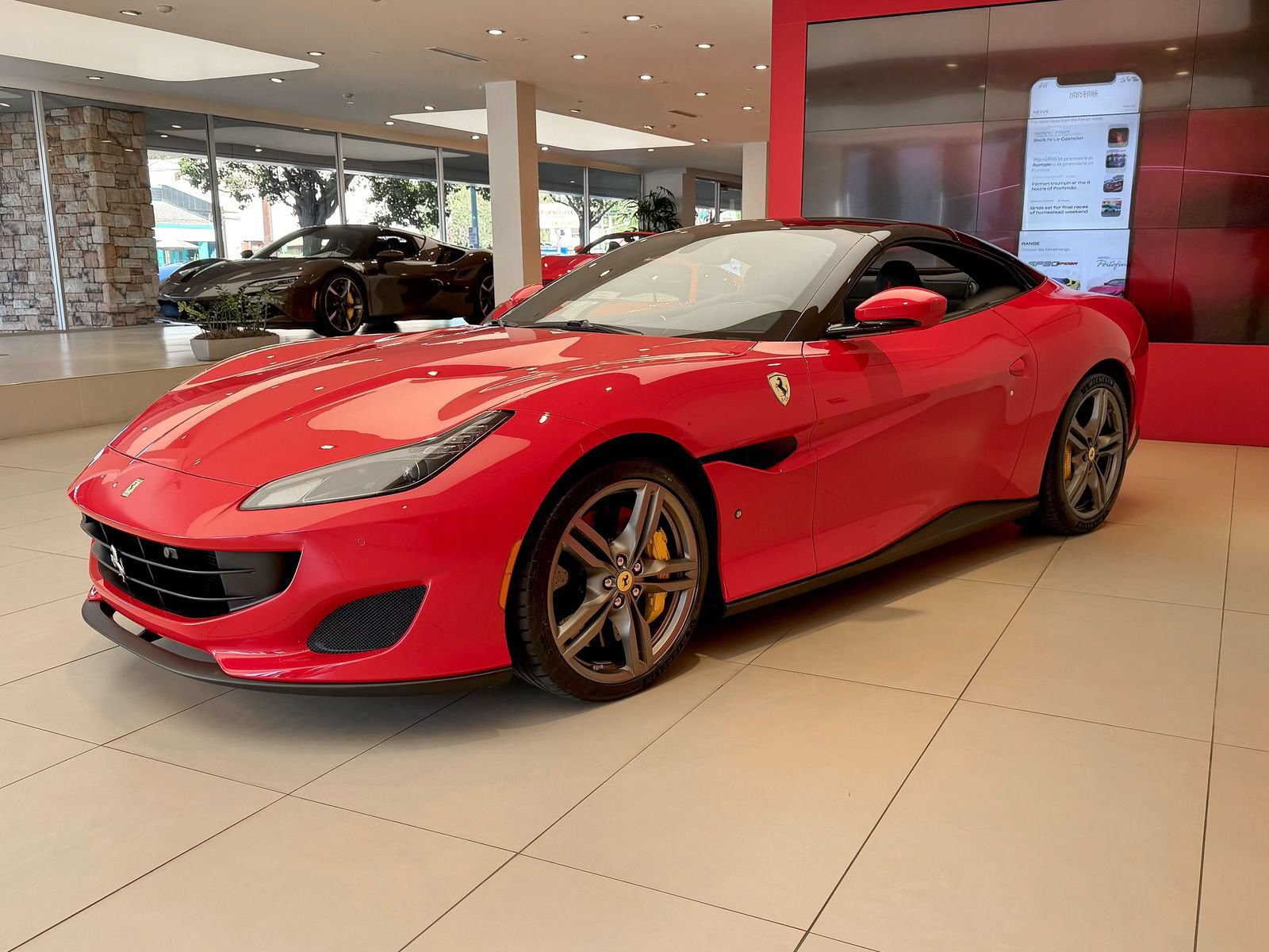 Used 2019 Ferrari Portofino RWD image 25