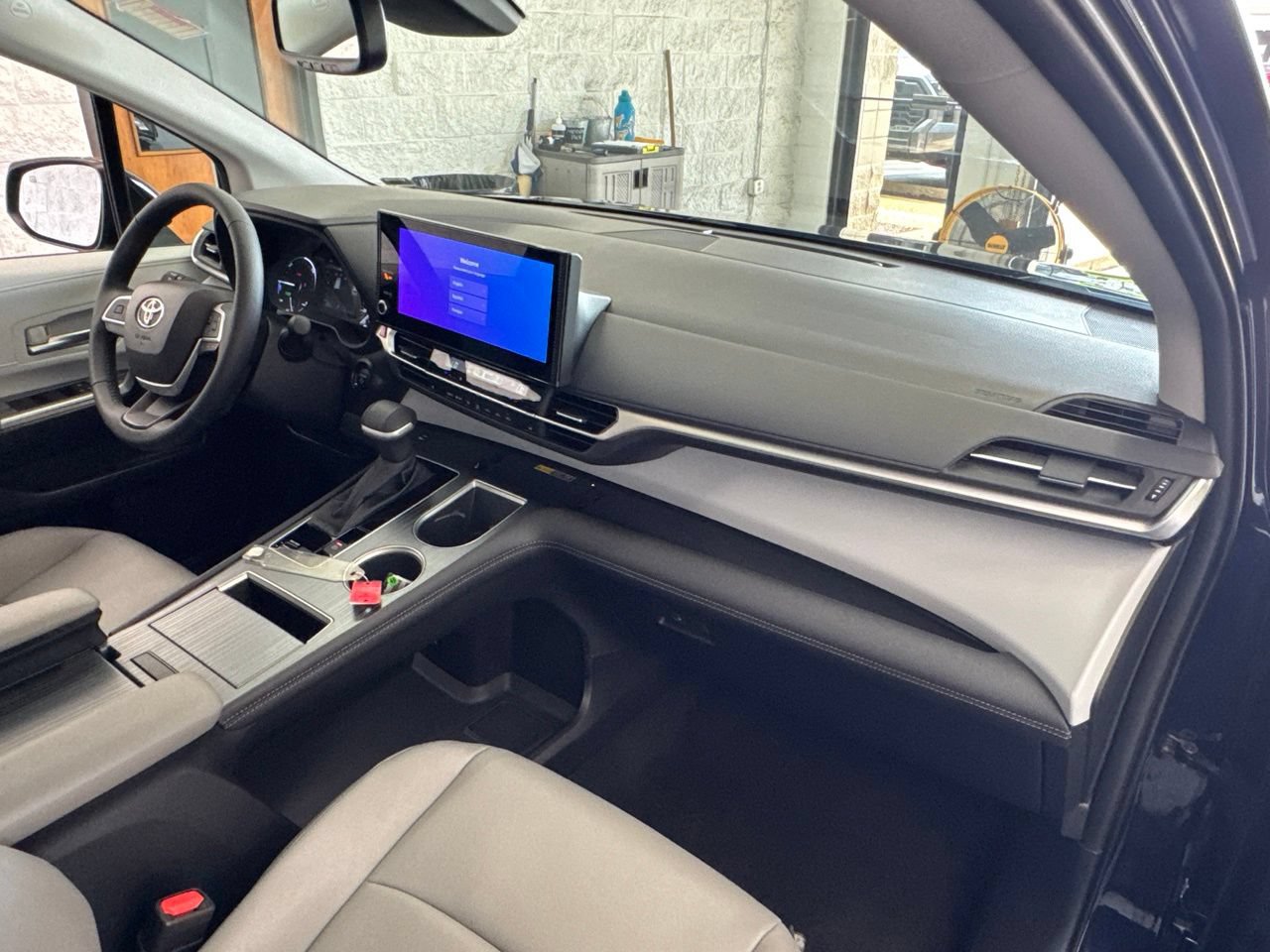 Used 2026 Toyota Sienna XLE FWD image 49