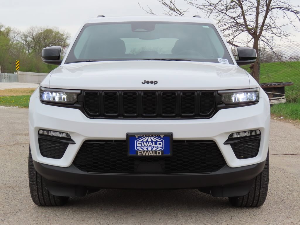 Certified 2023 Jeep Grand Cherokee Limited w/ Black Appearance Package AWD/4WD image 17