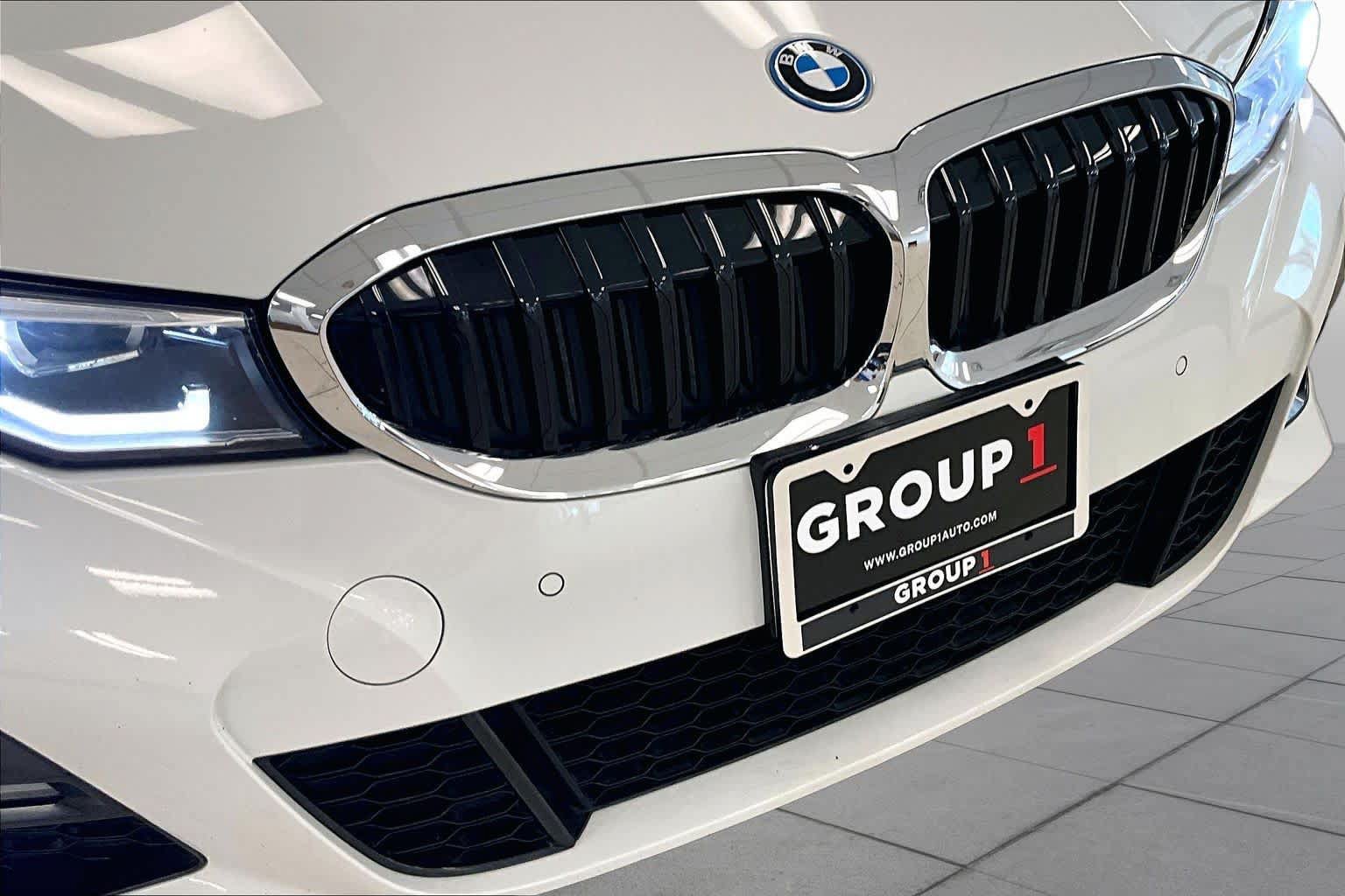 Used 2022 BMW 330e w/ M Sport Package RWD image 28