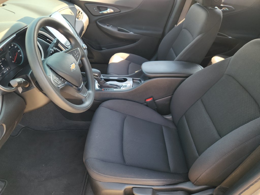 Used 2025 Chevrolet Malibu LS FWD image 9