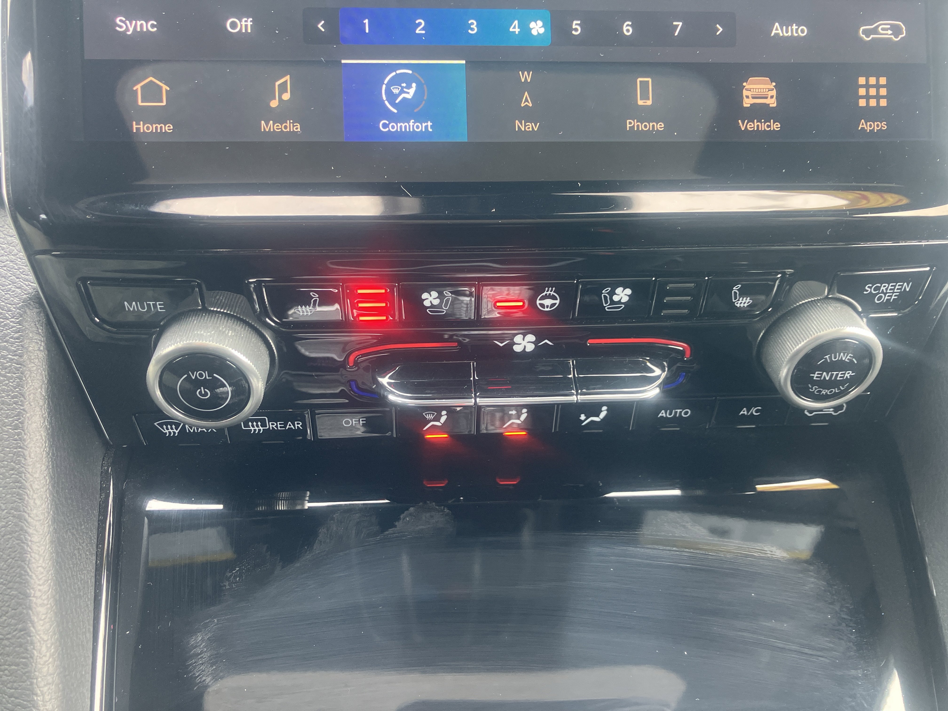 Used 2021 Jeep Grand Cherokee L Overland w/ Luxury Tech Group IV image 36