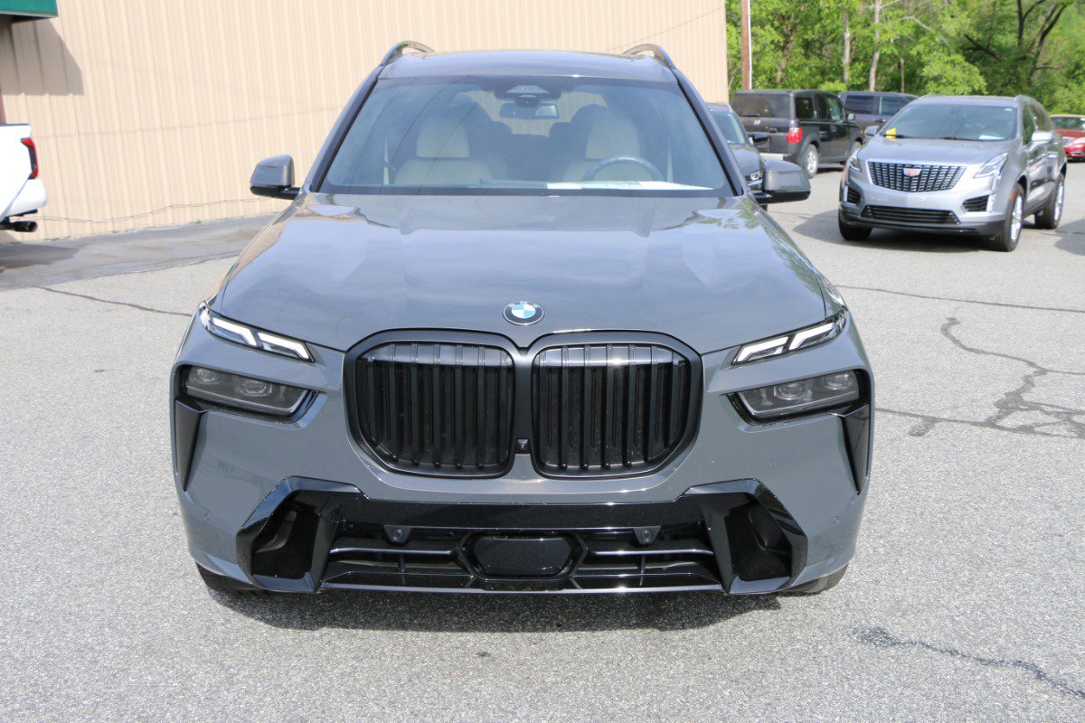 Used 2026 BMW X7 xDrive40i w/ Executive Package image 11