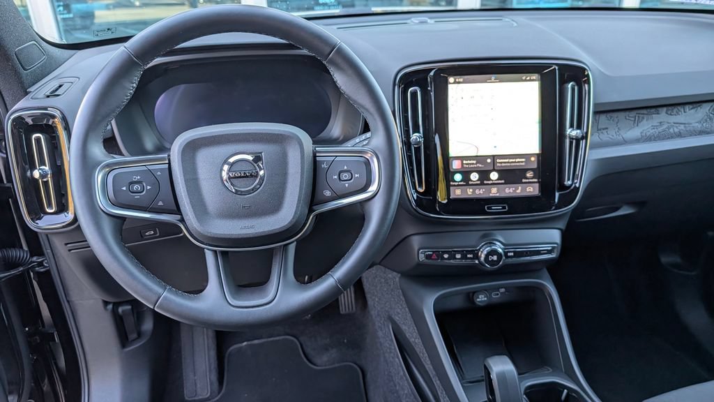 Used 2025 Volvo EX40 Core w/ Climate Package AWD/4WD image 3