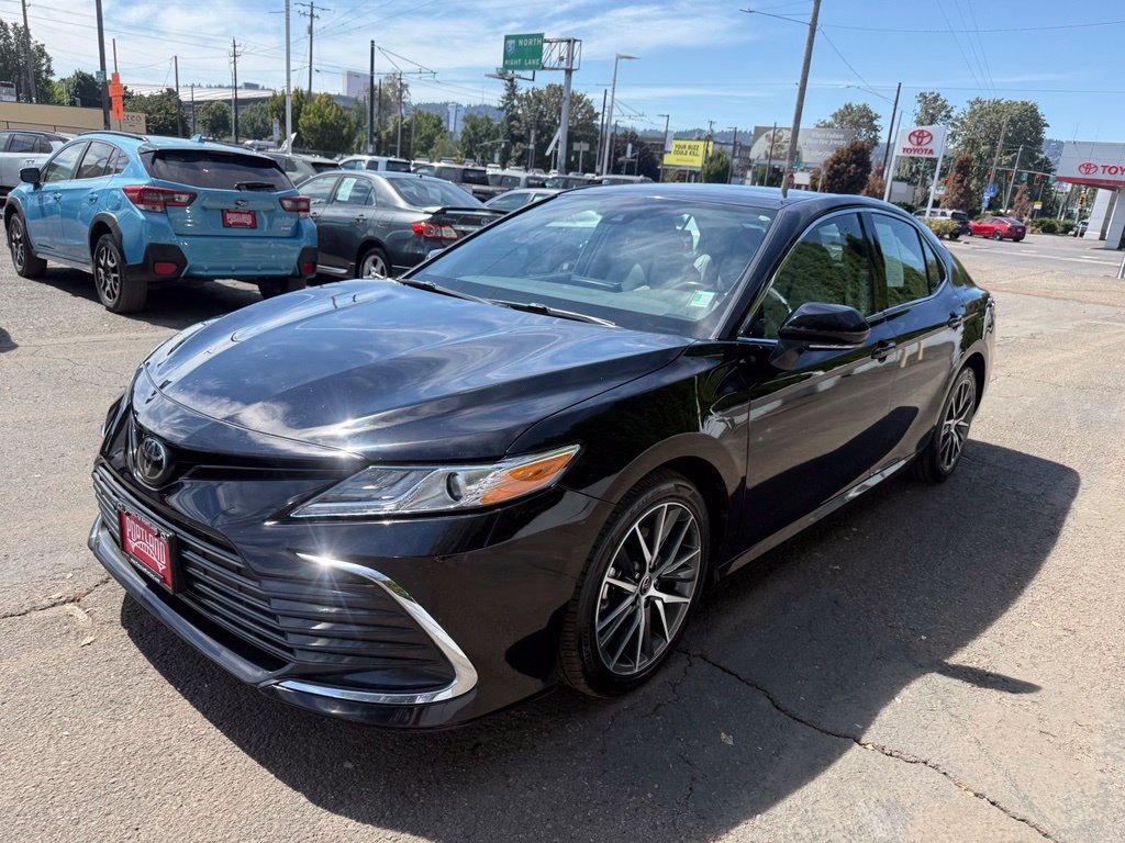 Used 2021 Toyota Camry XLE AWD/4WD image 4