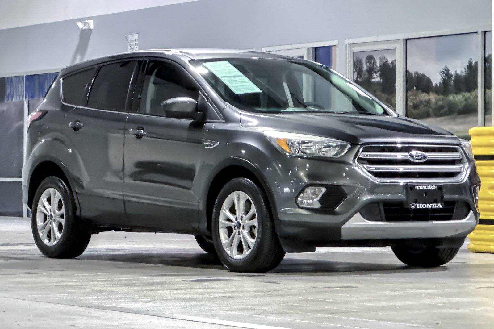 Used 2017 Ford Escape SE image 6