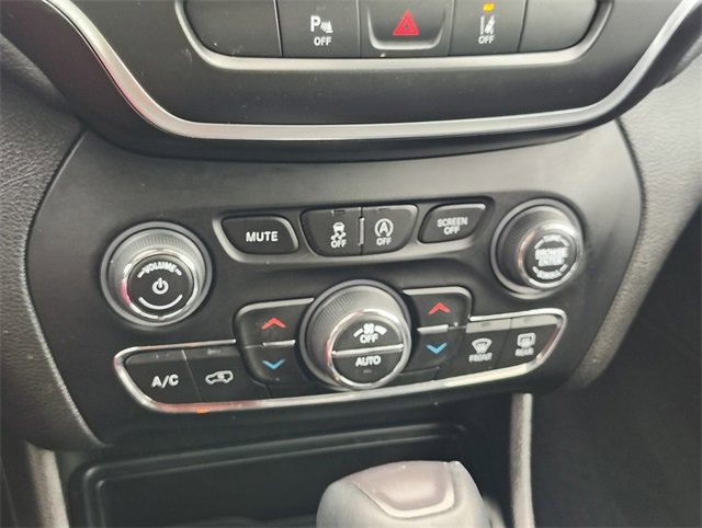 Used 2021 Jeep Cherokee Latitude Lux w/ Comfort/Convenience Group image 24