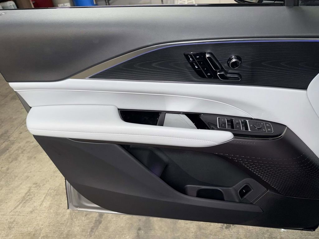 Used 2025 Cadillac Lyriq Sport AWD/4WD image 20