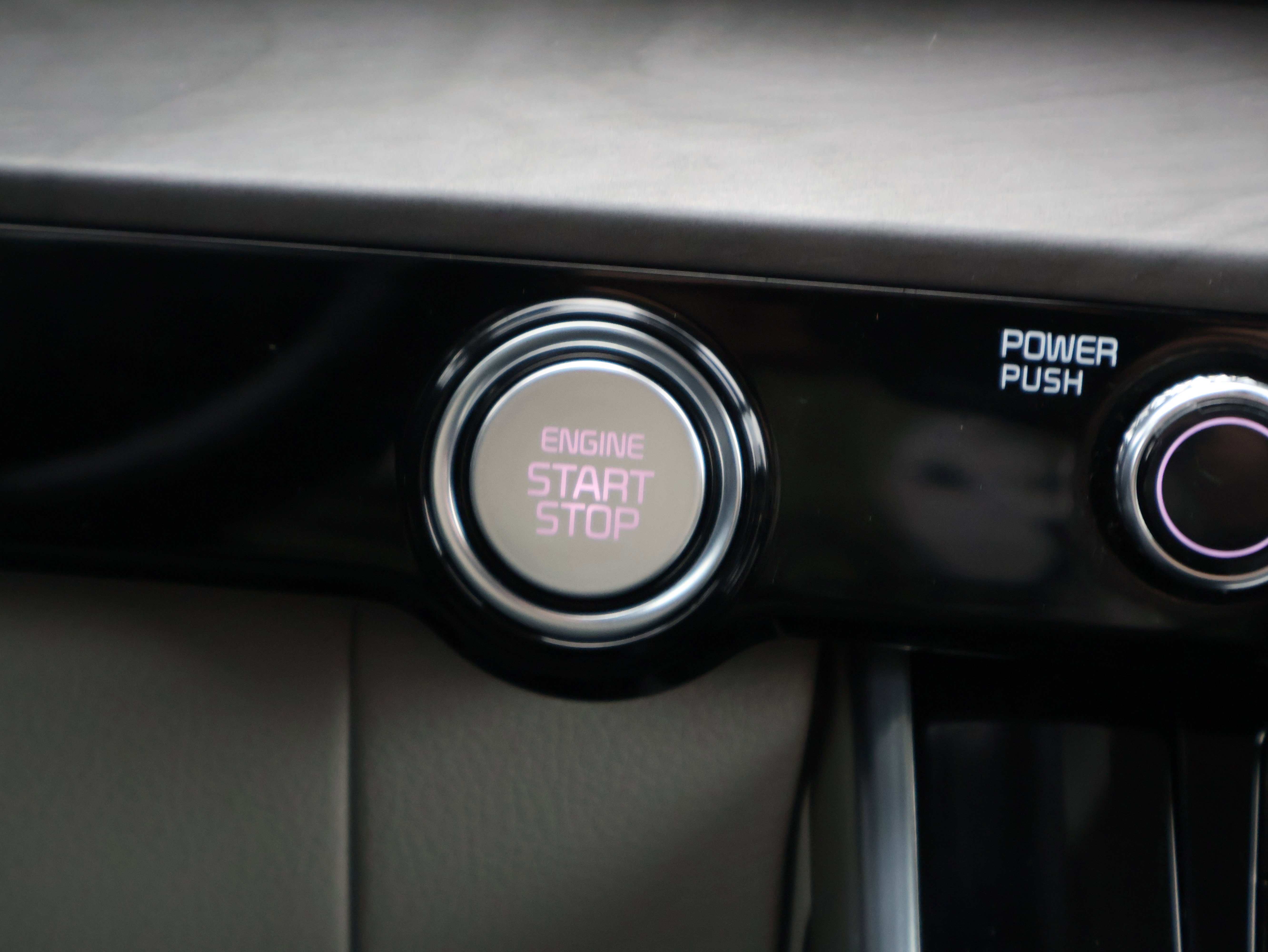 Used 2022 Kia Carnival EX image 27