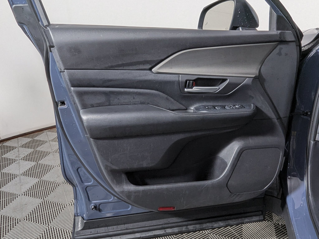 Certified 2025 Toyota Grand Highlander AWD image 17