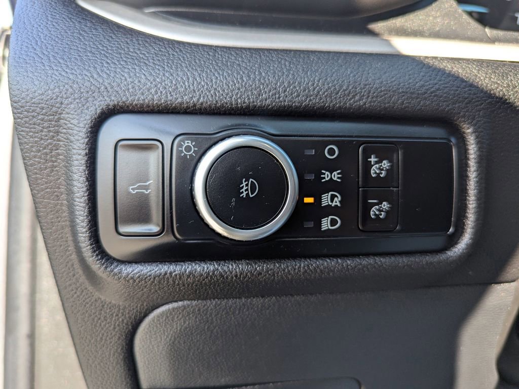 Used 2024 Ford Explorer XLT w/ Equipment Group 202A image 23