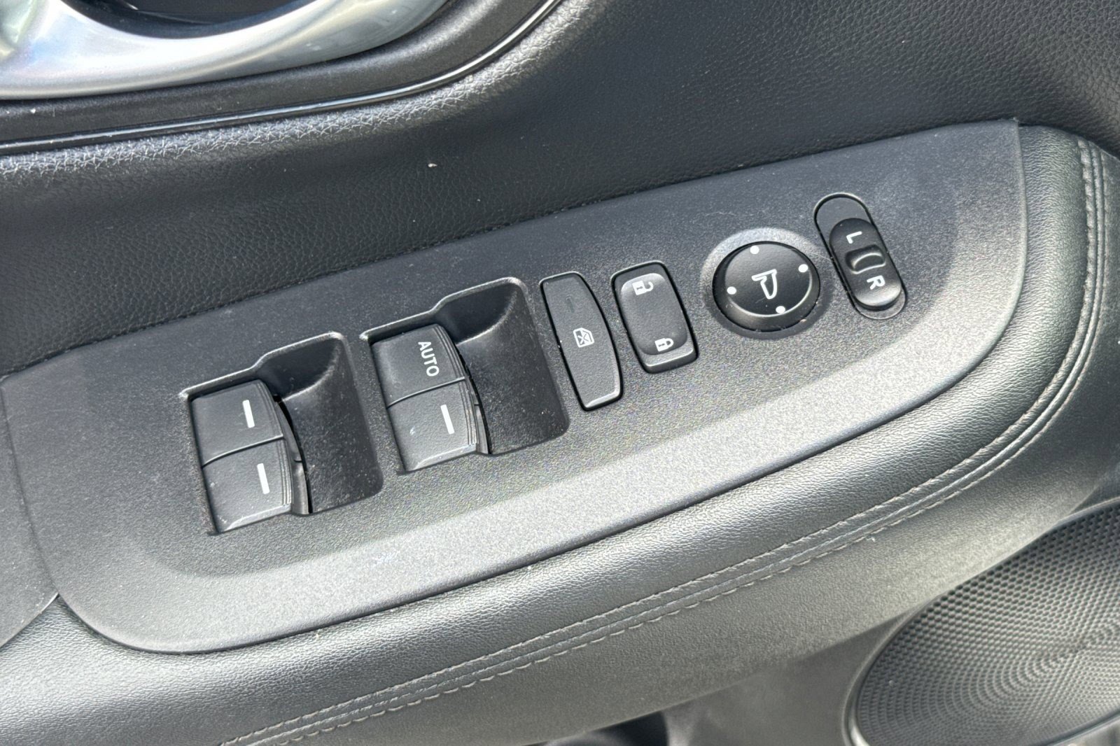 Used 2023 Honda HR-V LX image 13