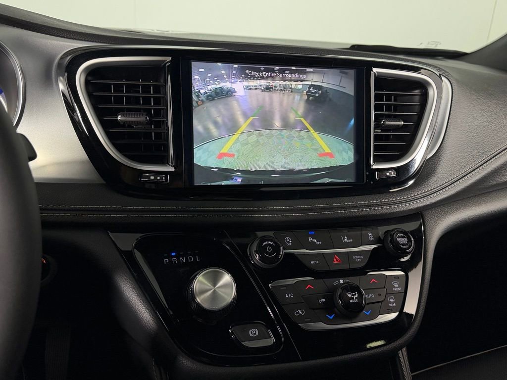 Certified 2026 Chrysler Pacifica Limited FWD image 16