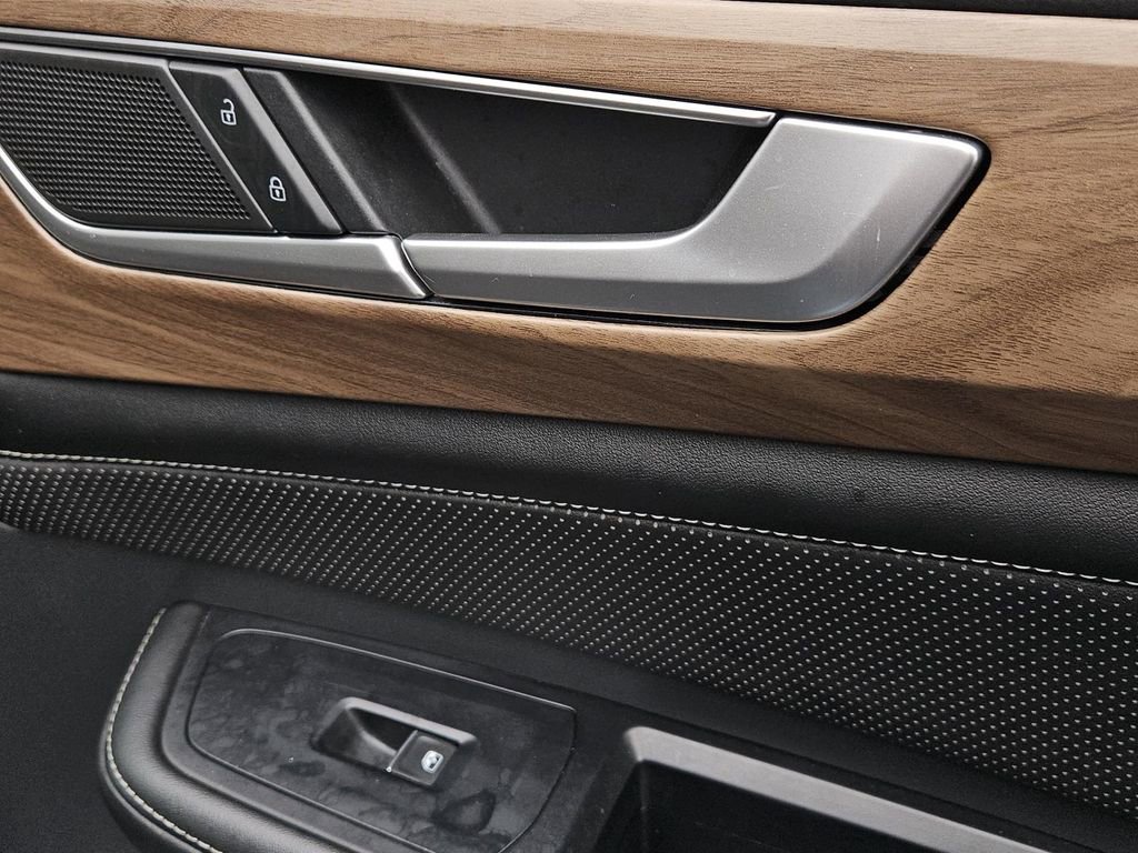 Used 2024 Volkswagen Atlas SE image 31