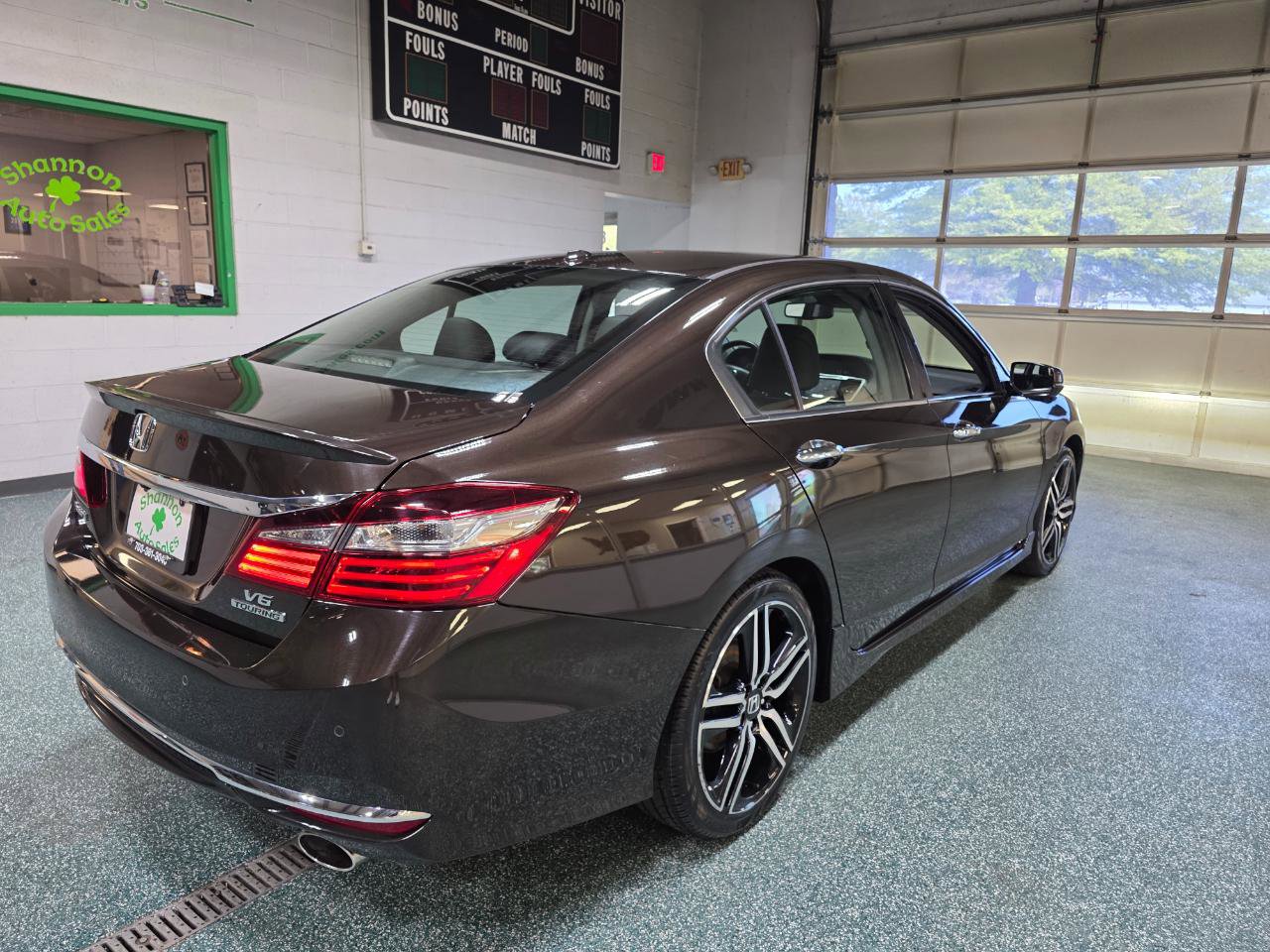 Used 2016 Honda Accord Touring image 6