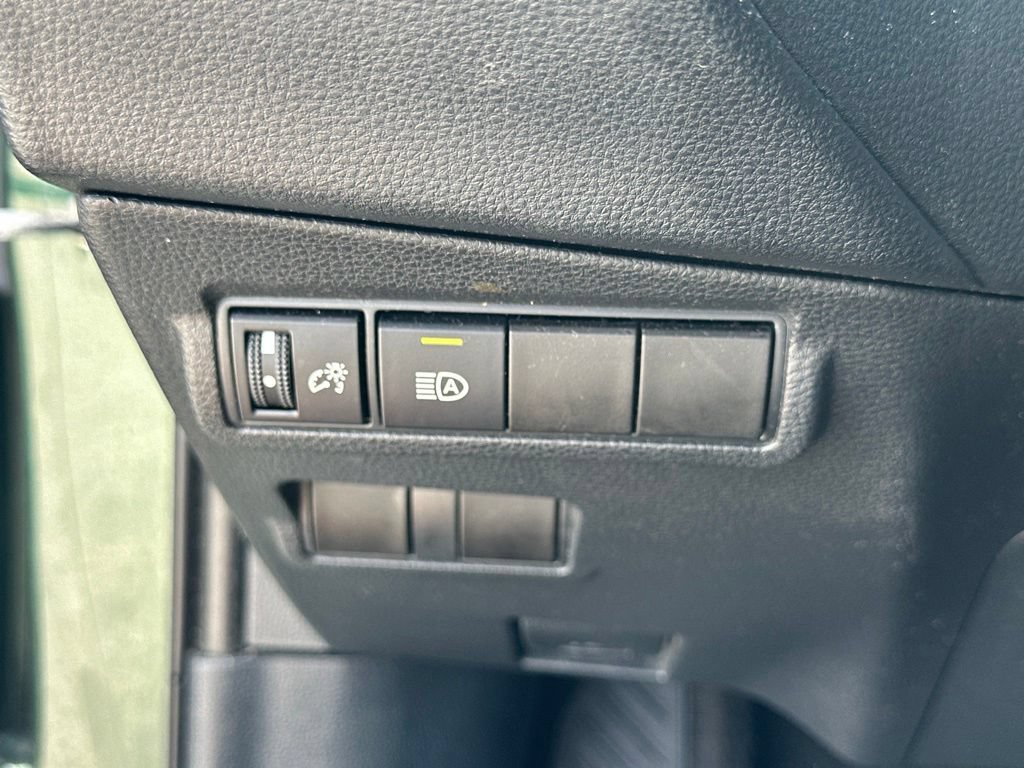 Used 2022 Toyota Corolla Cross LE AWD/4WD image 18