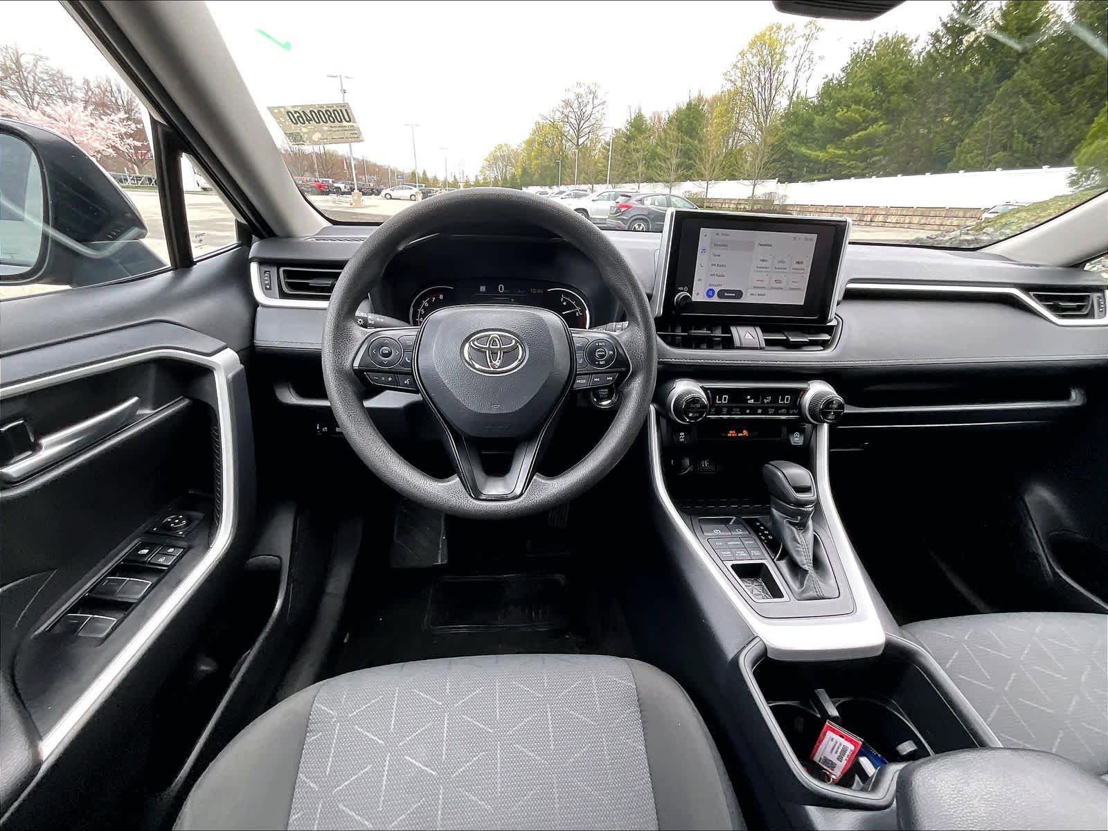 Used 2025 Toyota RAV4 XLE image 17