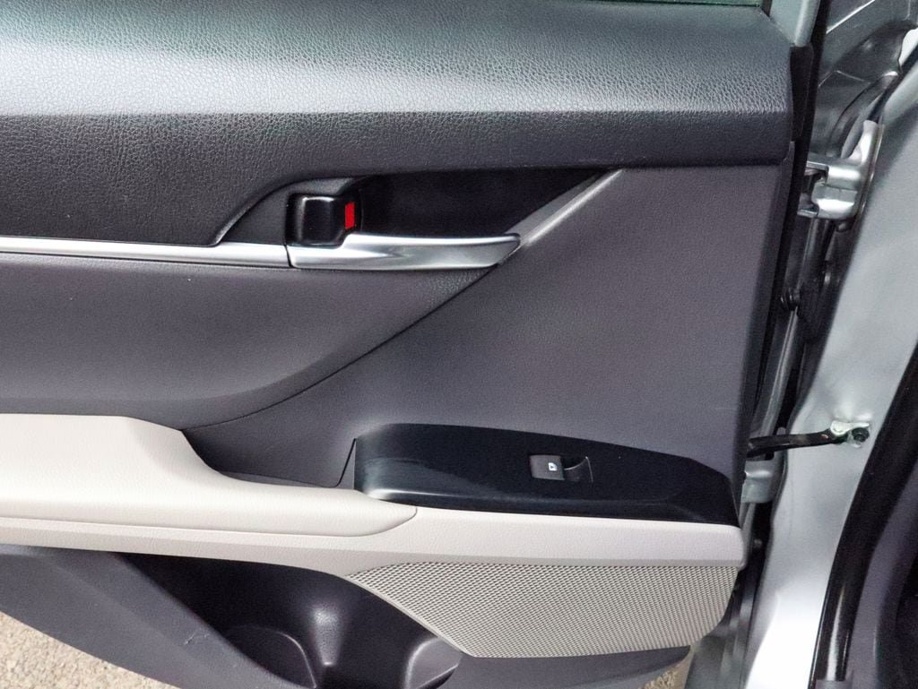 Used 2020 Toyota Camry LE FWD image 49