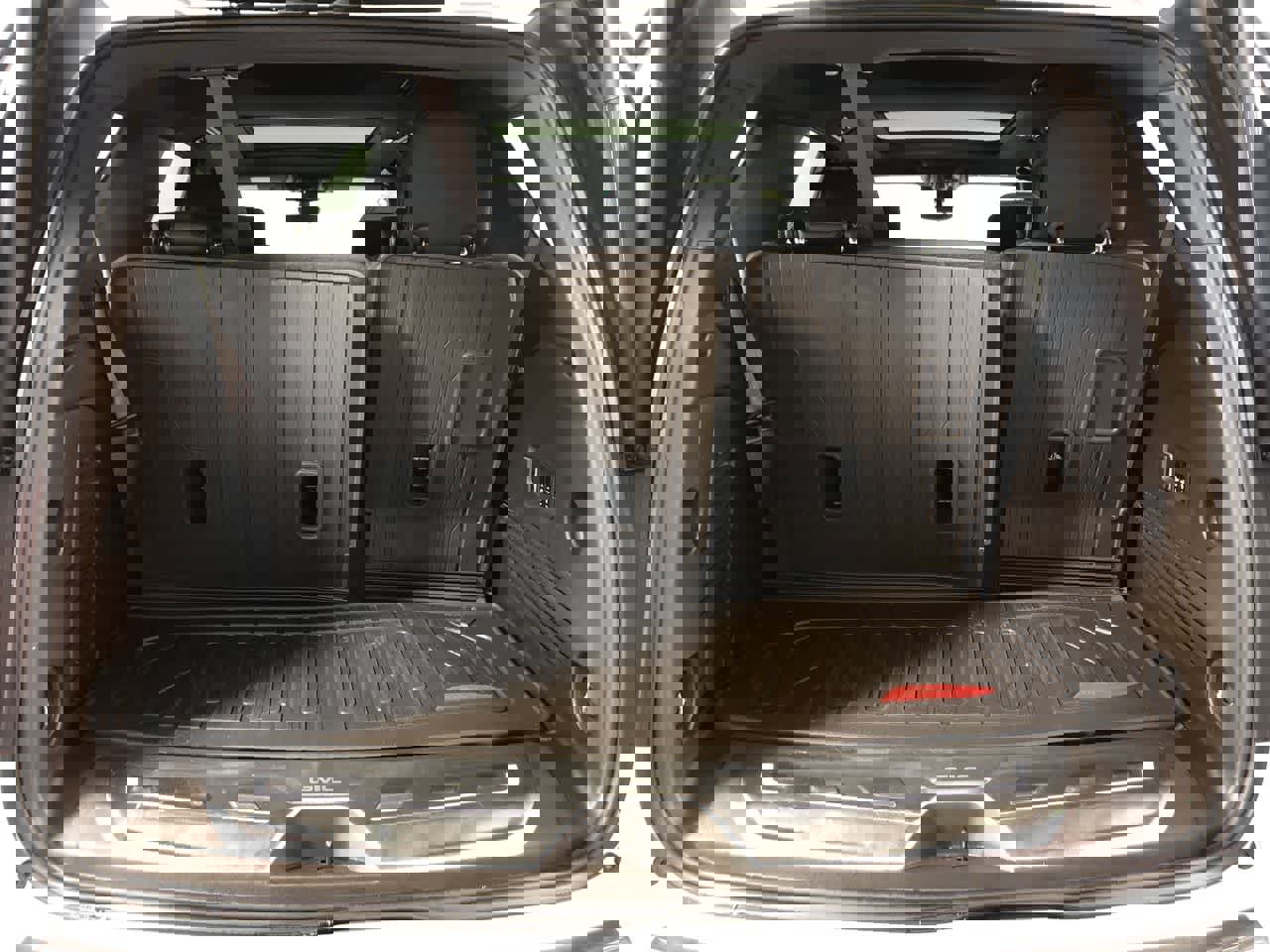 Used 2022 GMC Yukon Denali w/ Denali Premium Package image 24