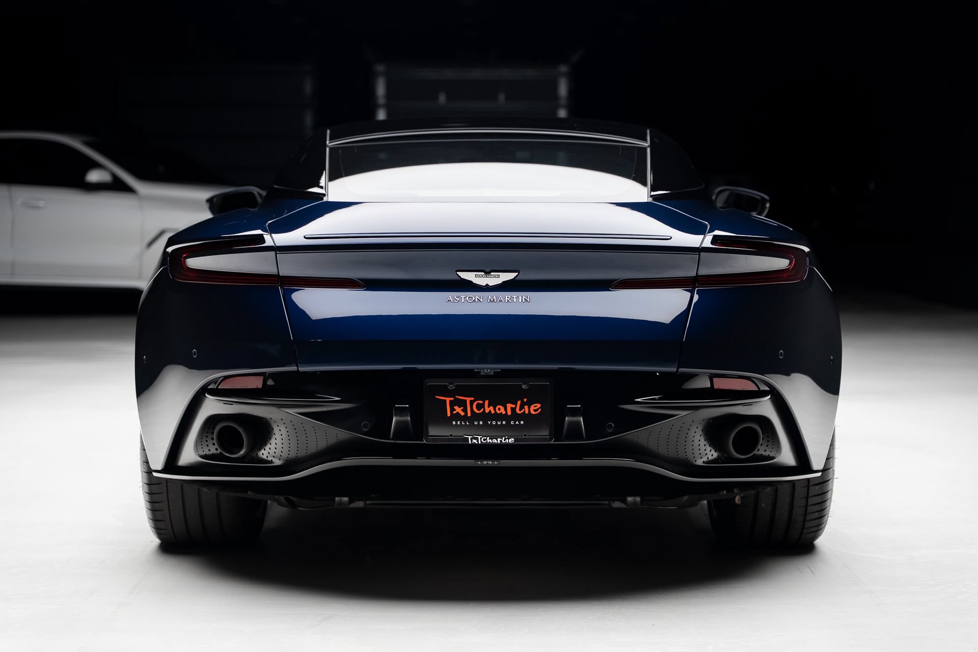 Used 2018 Aston Martin DB11 V12 RWD image 26