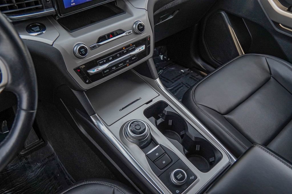 Used 2023 Ford Explorer XLT w/ Equipment Group 202A image 24