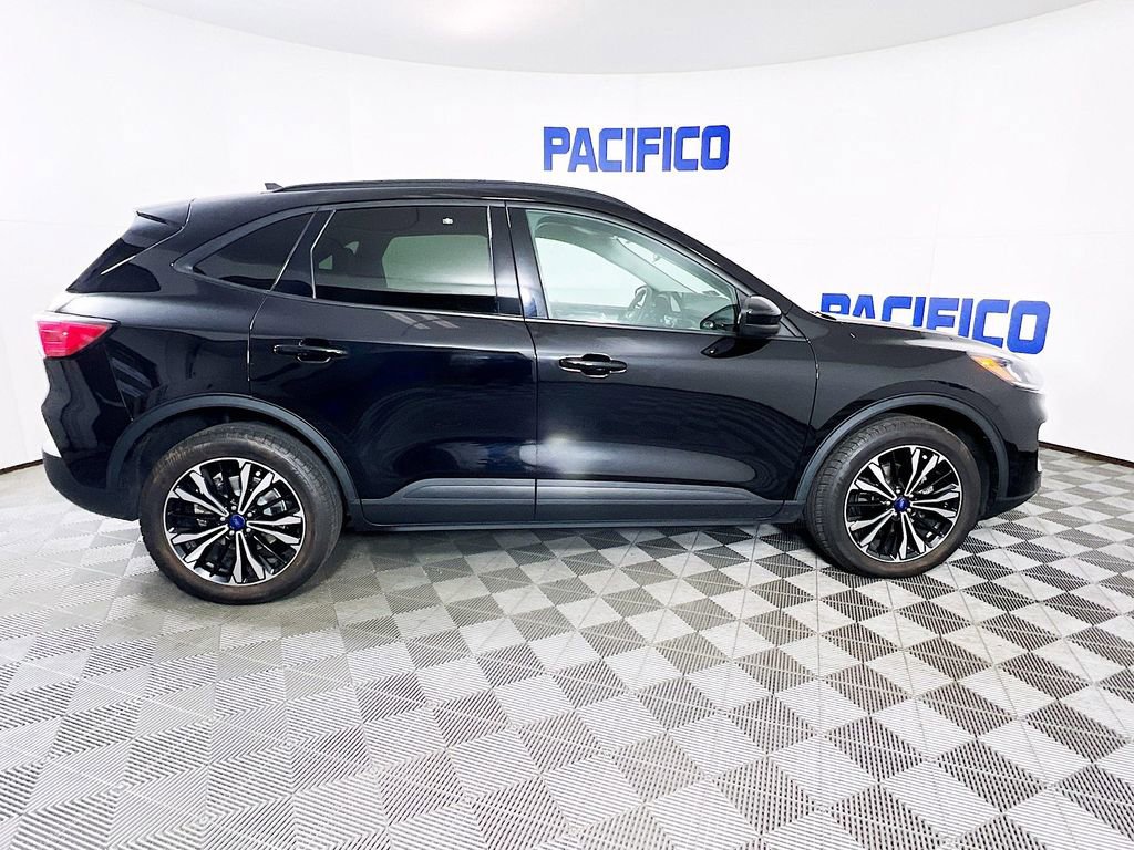 Used 2022 Ford Escape SEL w/ SEL Stealth AWD Package image 9