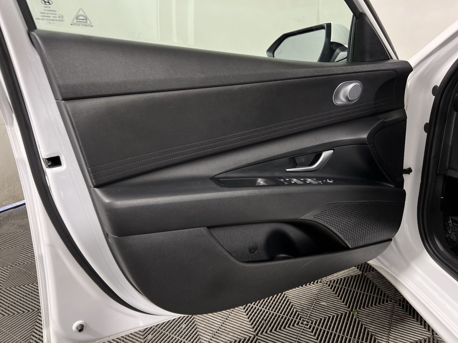 Used 2023 Hyundai Elantra SE FWD image 14